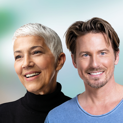 [Translate to Englisch:] Frau und Mann lächeln.