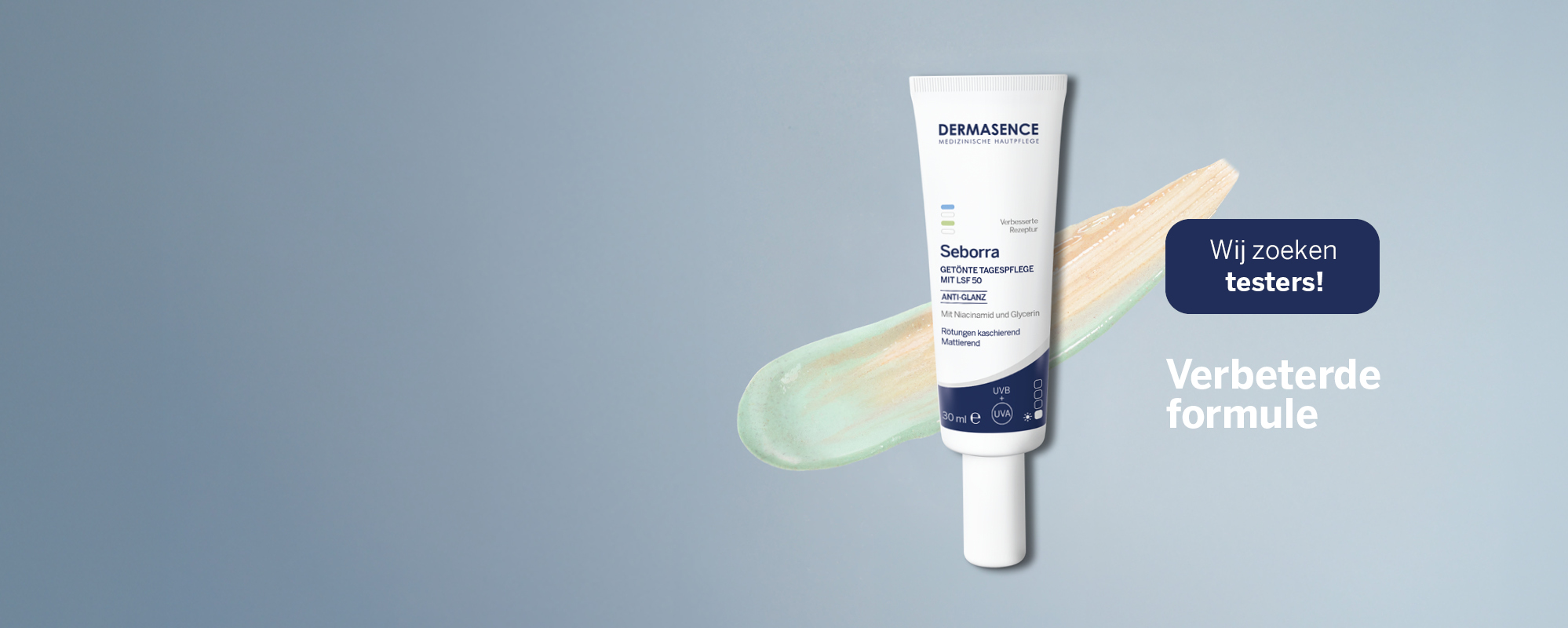DERMASENCE Seborra Tinted day cream with SPF 50 tegen een grijsblauwe achtergrond