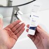 Le produit dans la paume de la main.