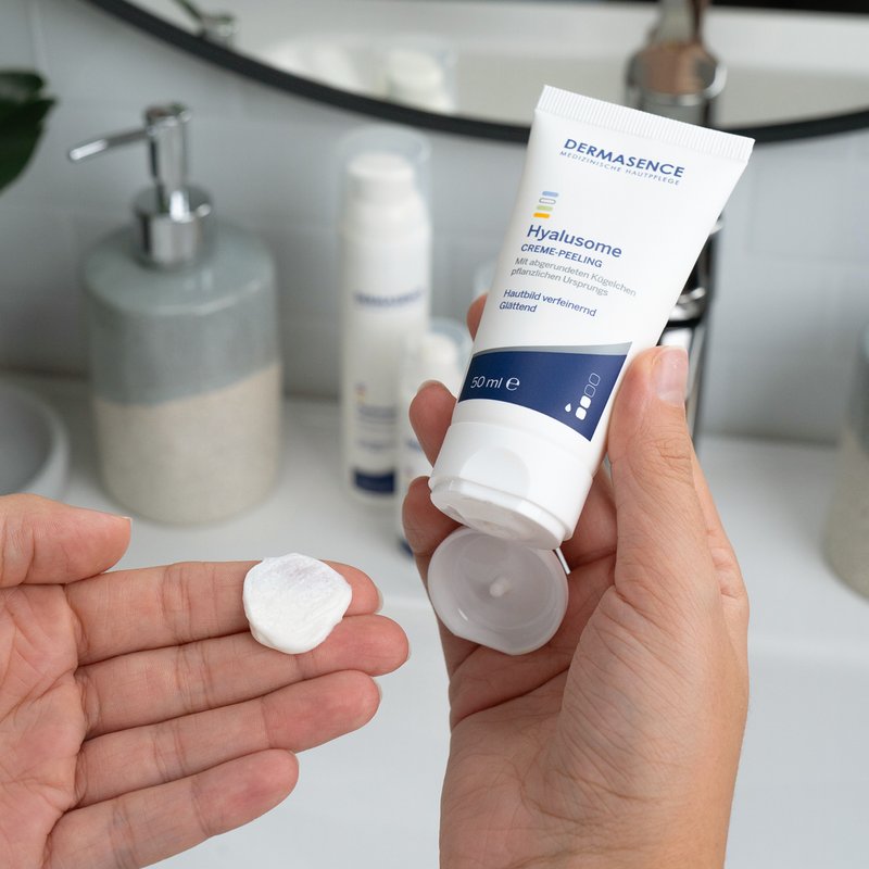 Foto delle mani che mostrano la consistenza del prodotto.