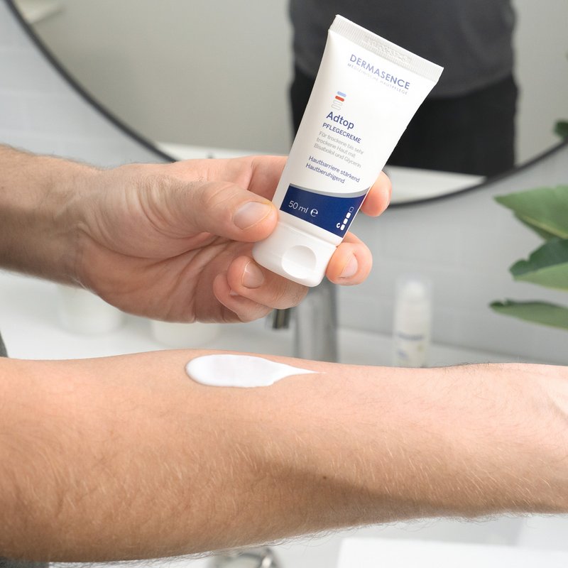 Foto van een arm die de textuur van het product laat zien.