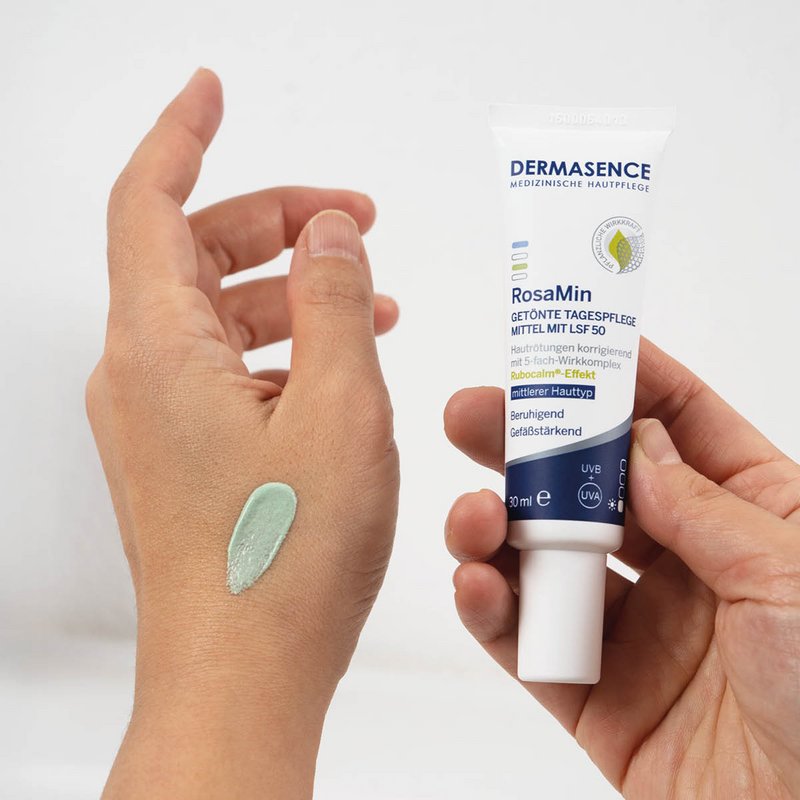 Photo of hands showing the texture of the product.