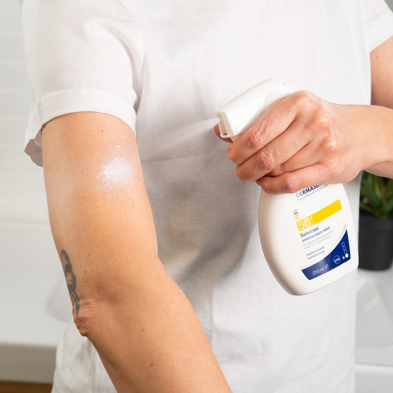 Foto van armen die de textuur van het product laten zien.