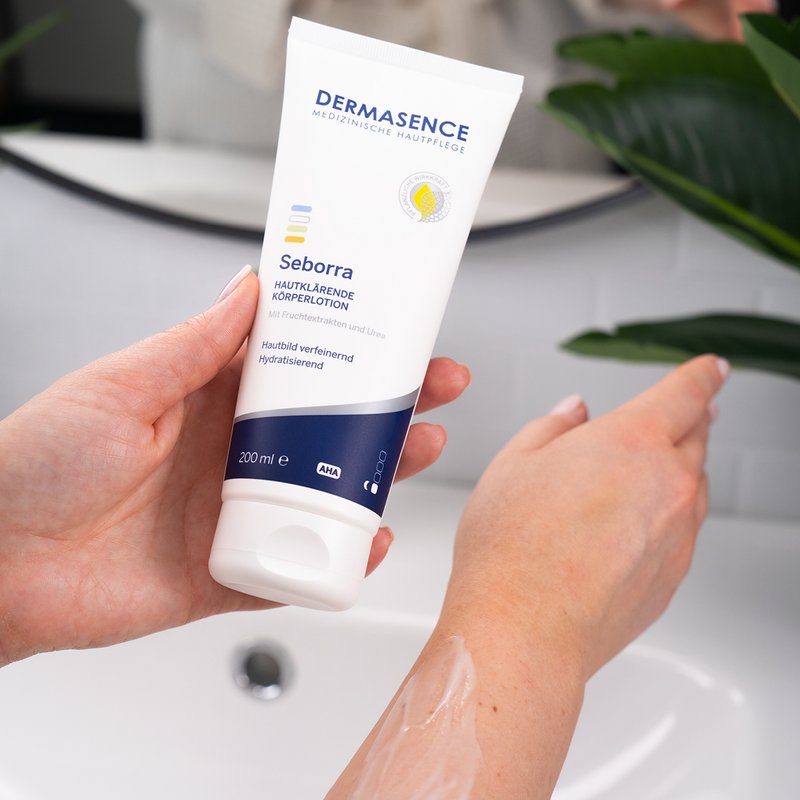 Photo of hands showing the texture of the product.