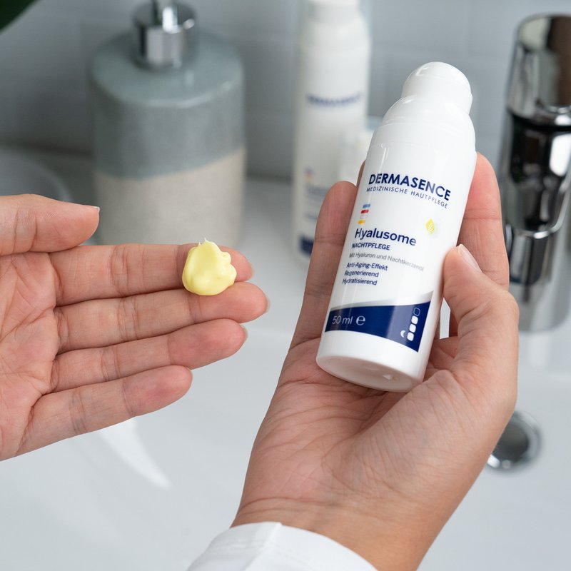 Photo of hands showing the texture of the product.