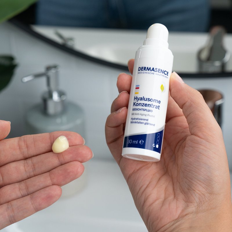 Photo of hands showing the texture of the product.