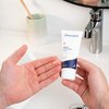 Foto af hænder, der viser produktets tekstur.