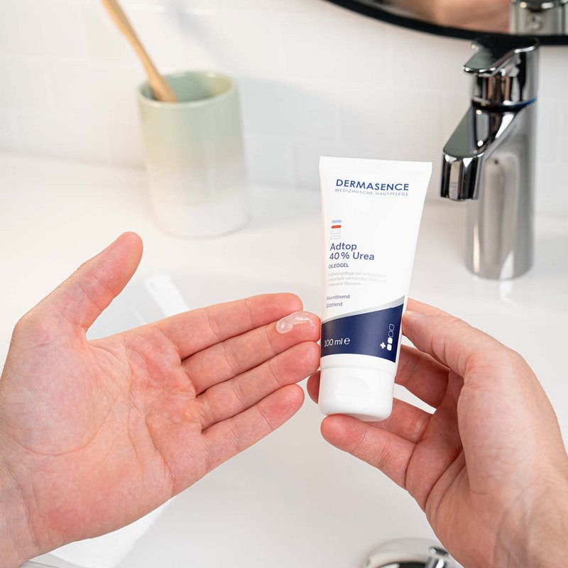 Foto af hænder, der viser produktets tekstur.