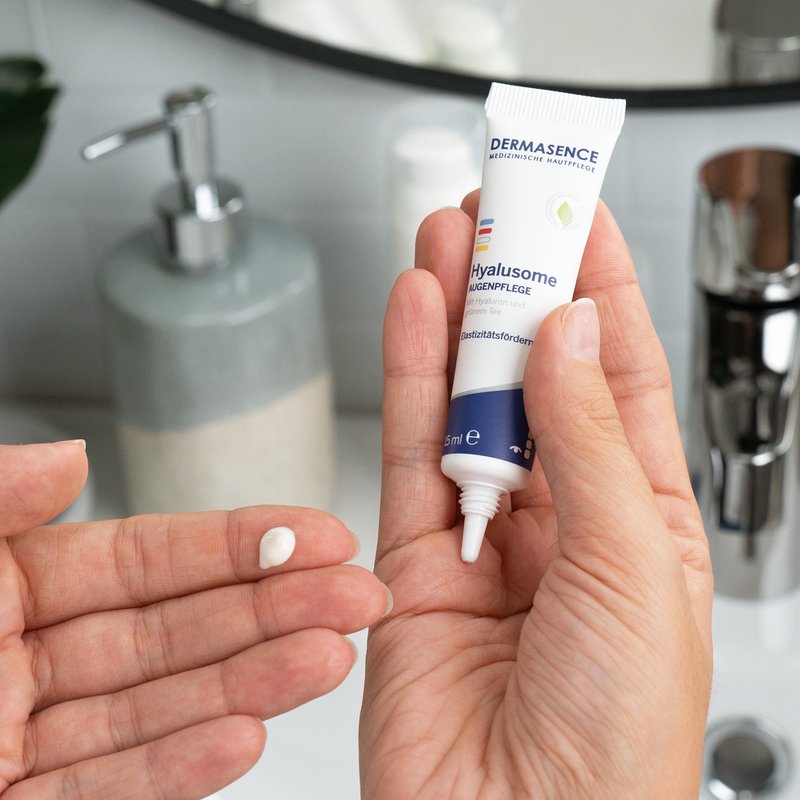 Photo of hands showing the texture of the product.