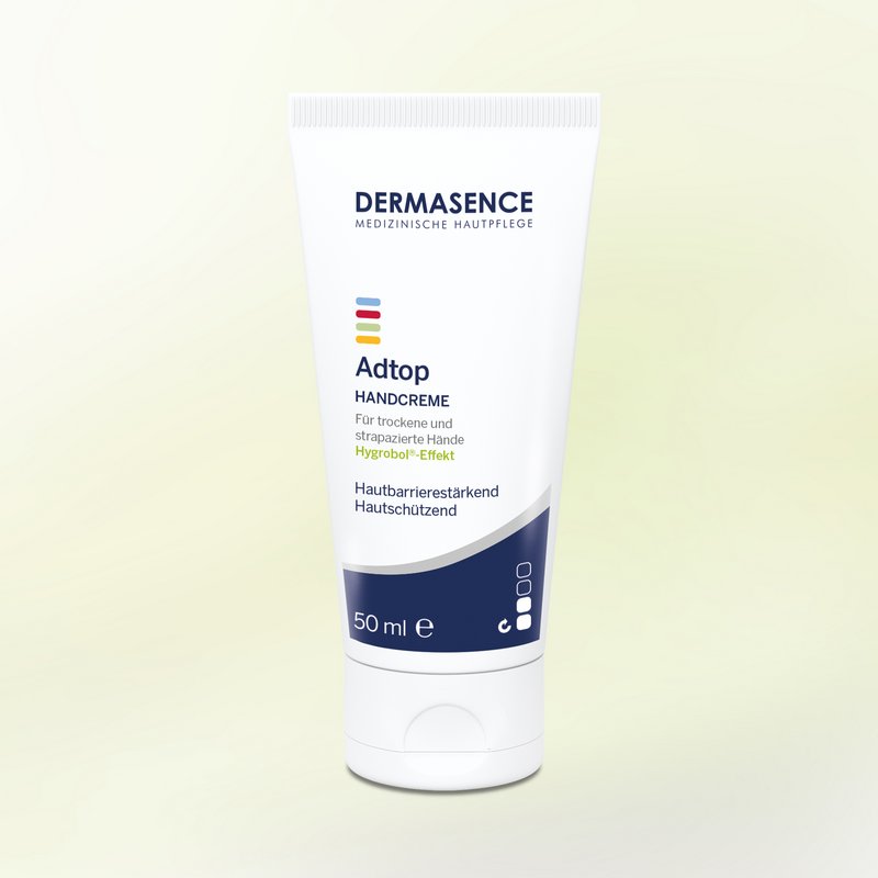 Adtop Hand cream productverpakking tegen groene achtergrond