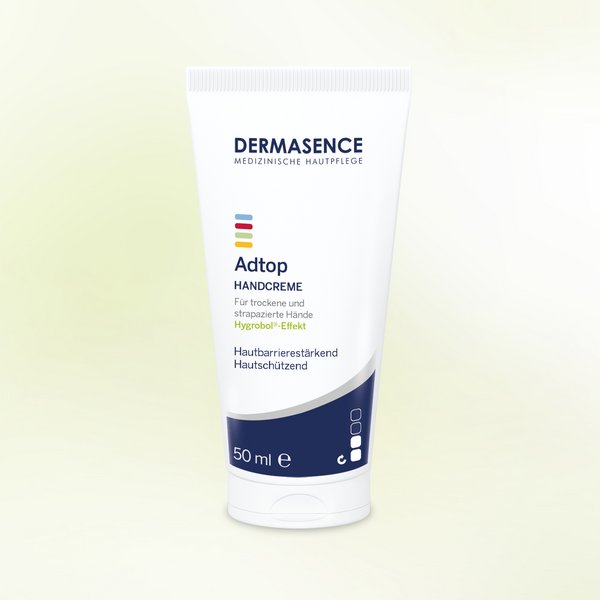 Adtop Hand cream productverpakking tegen groene achtergrond
