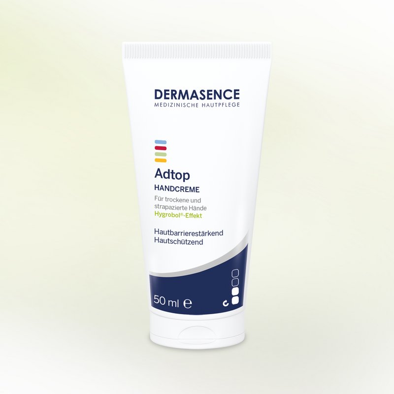 Adtop Hand cream productverpakking tegen groene achtergrond