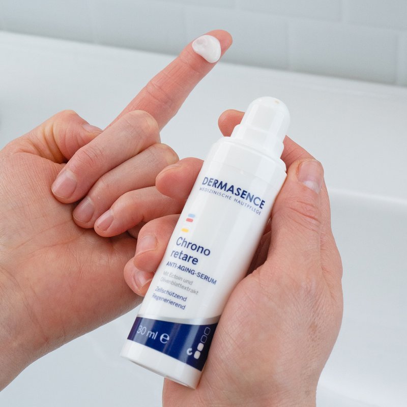 Photo of hands showing the texture of the product.