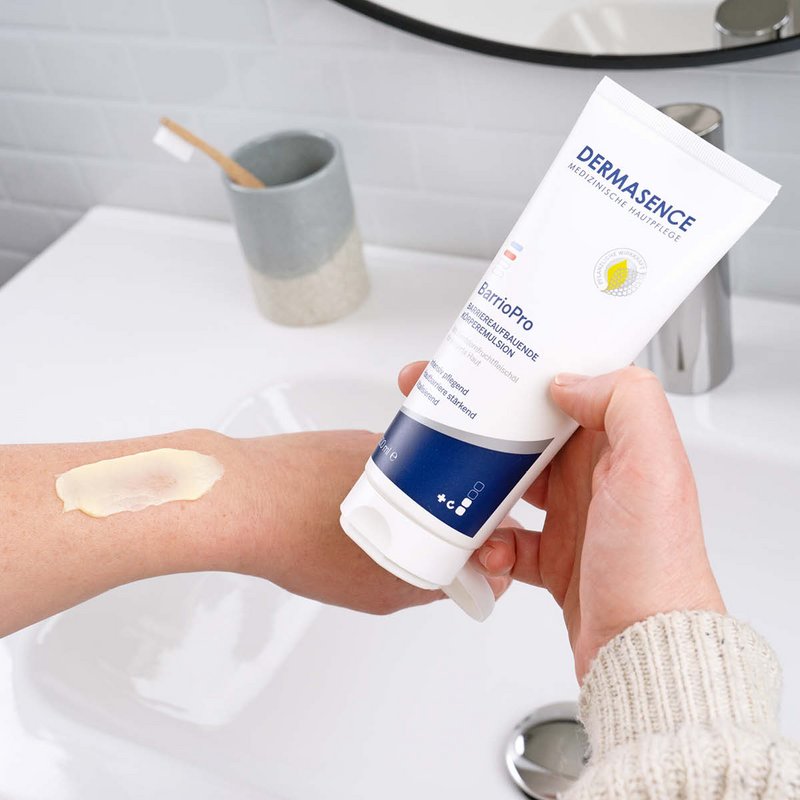 Foto van armen die de textuur van het product laten zien.