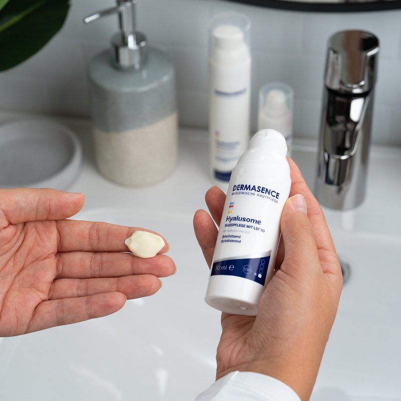 Photo of hands showing the texture of the product.